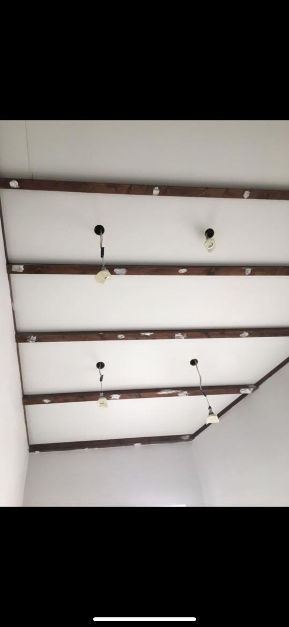 Faux plafond en cours de pose